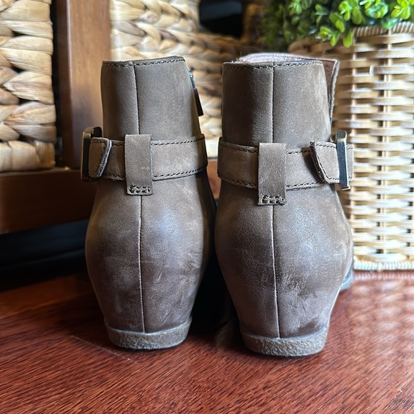 Dansko Burnished Nubuck Lia Wedge Bootie Size 40 (9.5) - Picture 9 of 14